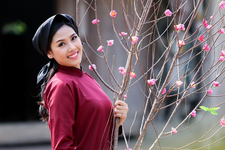 Top 25 Miss World Nguyen Thi Loan ve Phu Tho hat Xoan